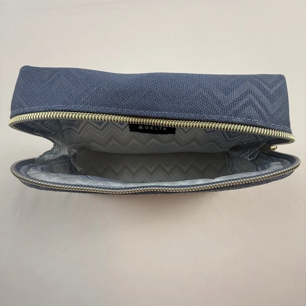 Missoni for Delta Navy Blue Zigzag Knit Amenity Pouch Cosmetic Travel Bag Gold
